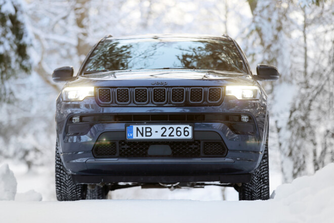 "Jeep Compass".