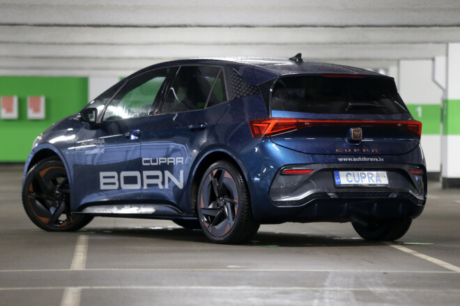 "Cupra Born".