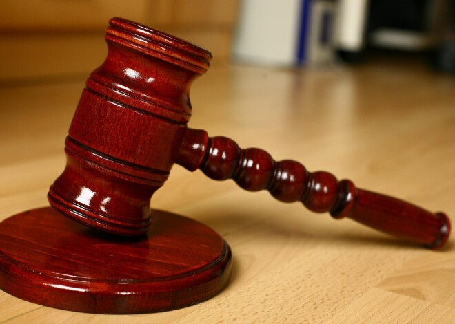 Tiesa uzdod piešķirt patvērumu Latvijā kādam Krievijas uzņēmējam