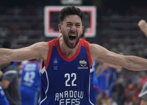 Galvenais "Anadolu Efes" panākuma kaldinātājs Vasilje Micičs.