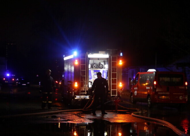 В Риге из горящего дома эвакуировались 15 человек