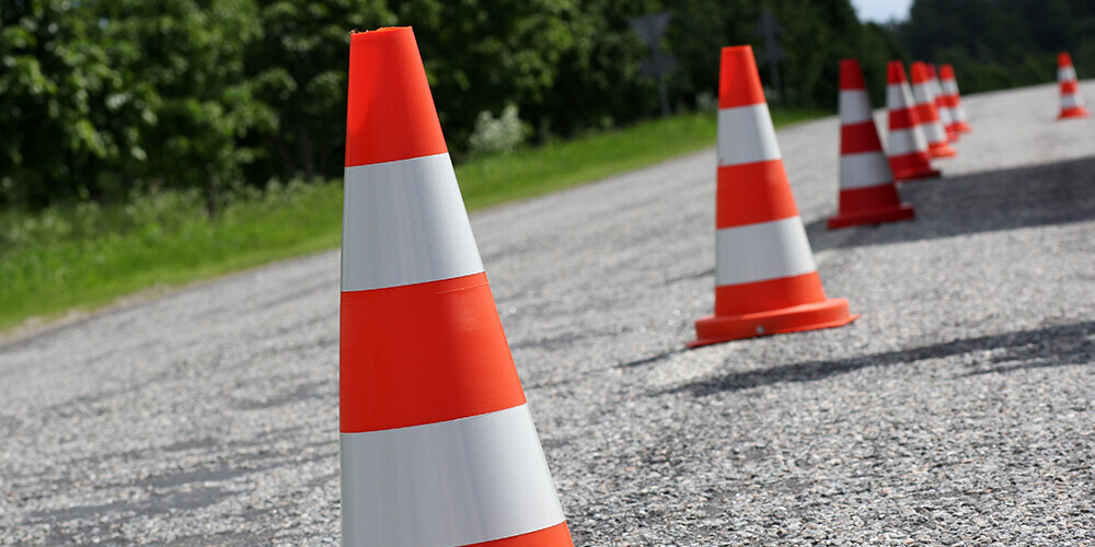 Svarīga informācija autovadītājiem: vairāk nekā 70 Latvijas ceļu posmos notiek remontdarbi