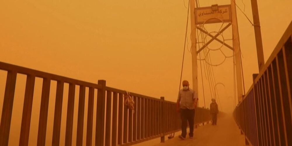 В Ираке из-за песчаной бури власти объявили понедельник нерабочим днем