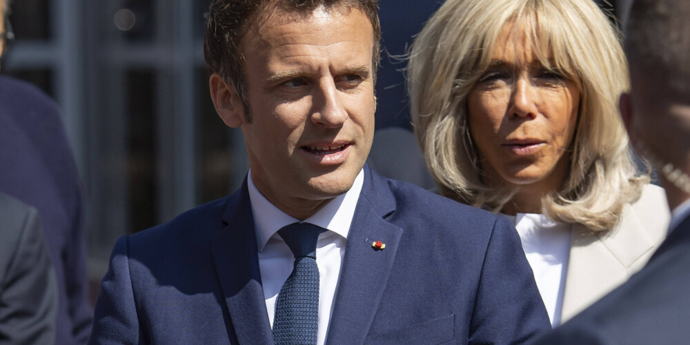 Kur Francijas prezidents Makrons pērk uzvalkus, un cik tie maksā?