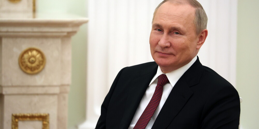 Putins izdzīvojis atentātā, paziņo izlūkdienesta vadītājs