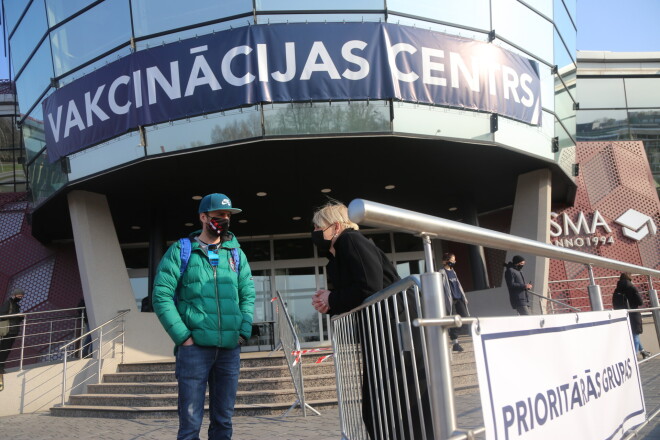 Vakcīnas ir, bet vakcinējamo nav.