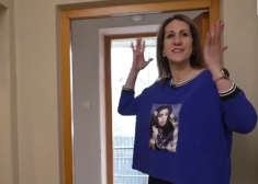 VIDEO: basketboliste Liene Jansone izrāda ģimenes māju, kur sadzīvo trīs paaudzes