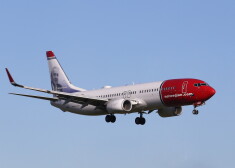 Norvēģijas zemo cenu aviokompānija "Norwegian" lidmašīna.