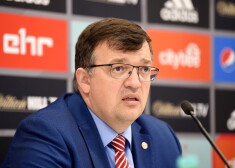 Latvijas vīriešu futbola izlases galvenais treneris Dainis Kazakevičs piedalās preses konferencē, kurā paziņo uz jūnija nometni uzaicināto spēlētāju sarakstu.