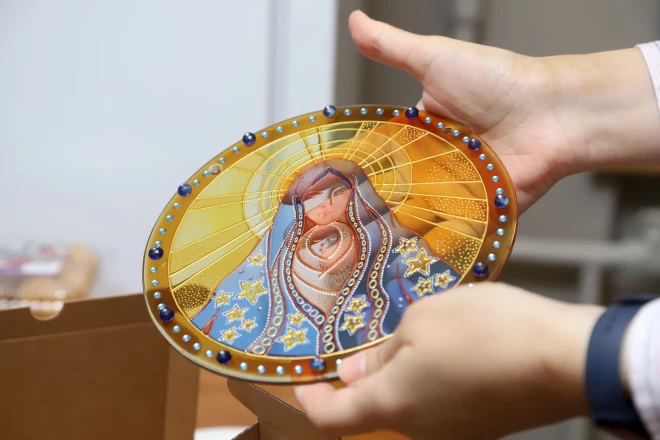 Dievmāte ar Jēzus bērniņu Marijas atainojumā.