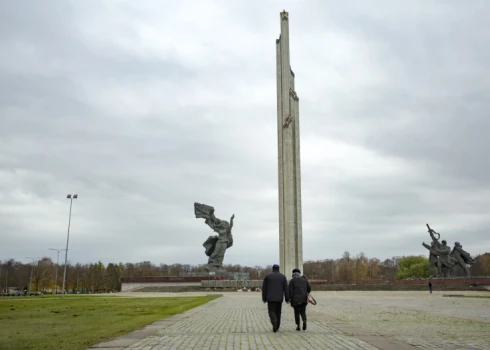 Iedzīvotāji pieminekļa nojaukšanai saziedojuši vairāk nekā 260 000 eiro.