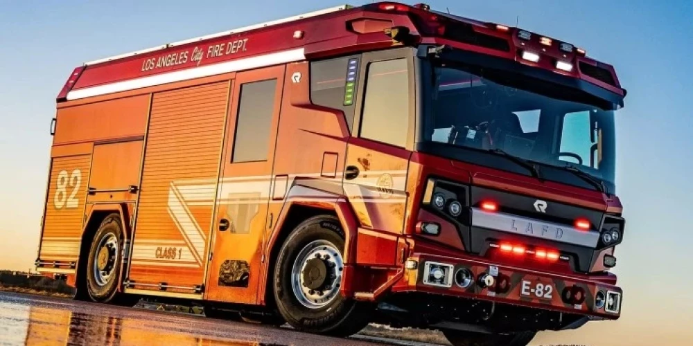 Первое в мире электрическое пожарное авто поступило на службу
