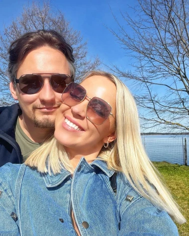 3. maijs. Divi gadi, kopš abi viens otru pirmo reizi ieraudzīja.