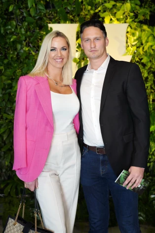 Šomēnes restorāna "Hercogs Garden" atklāšanā. Katrīne Sauliete neslēpj, ka, esot ar Pēteri, jūtas, it kā būtu kopā nevis nieka divus gadus vien, bet visus 22!