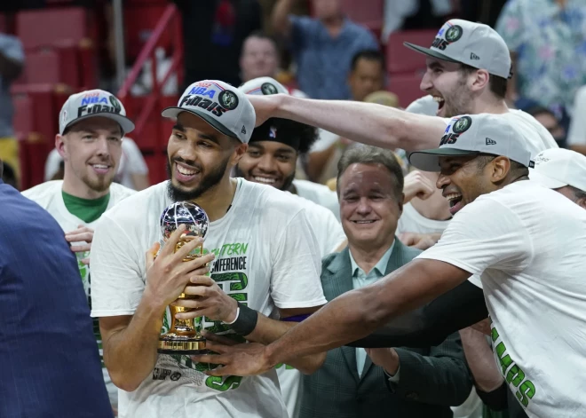 Bostonas "Celtics" iekļūst NBA finālā