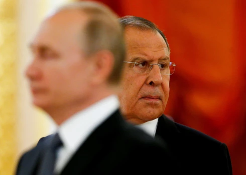 Krievijas Ārlietu ministrs Sergejs Lavrovs (pa labi)