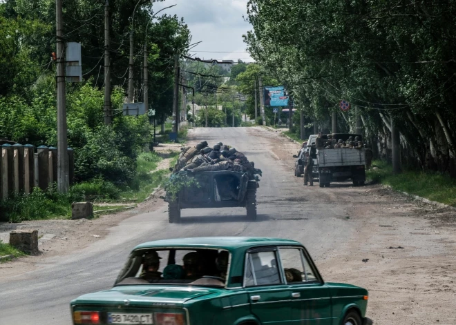 "Tas ir mans boilers" - ukrainietes pārsteigums, ieraugot mantām piekrāmētu okupantu tanku