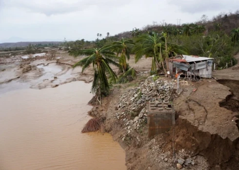 Ураган "Агата" обрушился на Мексику: число жертв выросло до 11