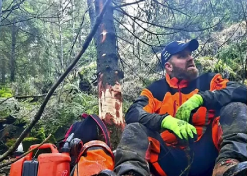 Andris Kivičs atklāj, cik lielu naudu pelnījis darbā Norvēģijas mežos