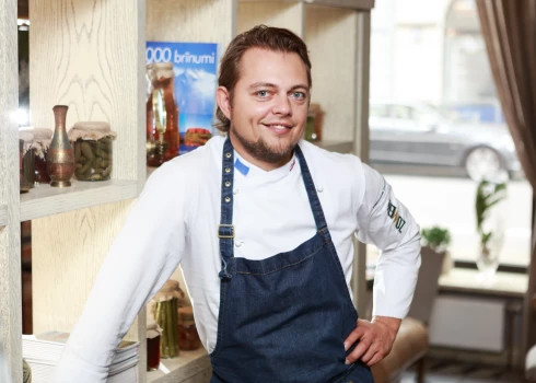 Šefpavārs un kulinārijas šovu dalībnieks Raimonds Zommers.