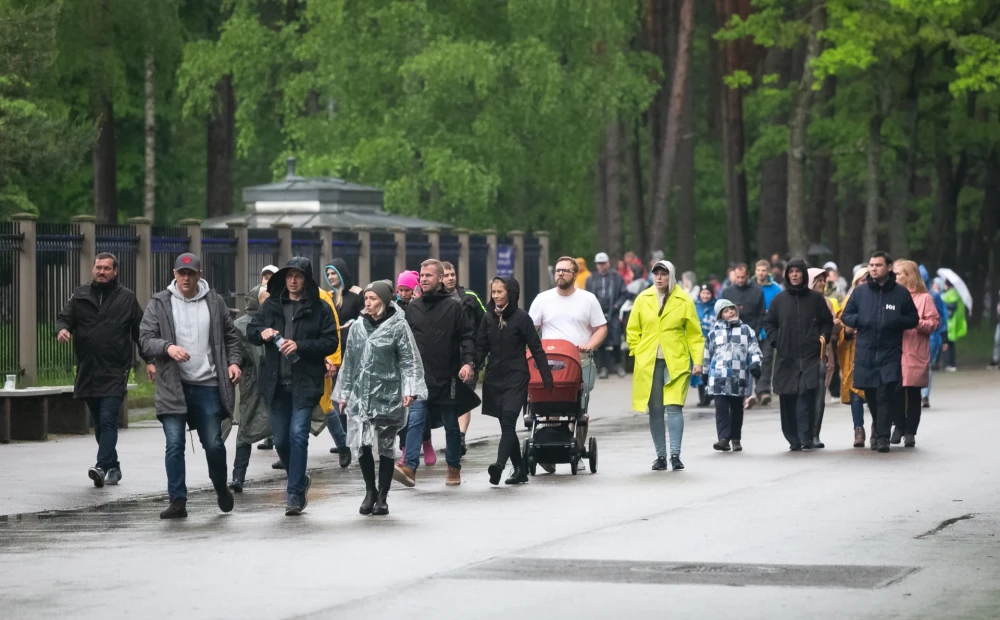 PHOTO: crowds go to watch “Imagine Dragons” concert in Mežaparks