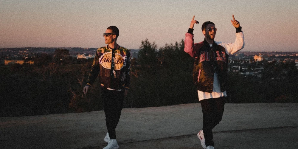 Dziesmas uzdevums ir pārliecināt klausītāju par to, ka dažkārt ir vērts riskēt, jo nekad nevar zināt, kas sagaida aiz nākamā pagrieziena, skaidro Reiks: “Varbūt nekas, bet varbūt viss. Uzdrīksties sapņot, un, lai arī kas notiktu, nekad nebeidz ticēt!”