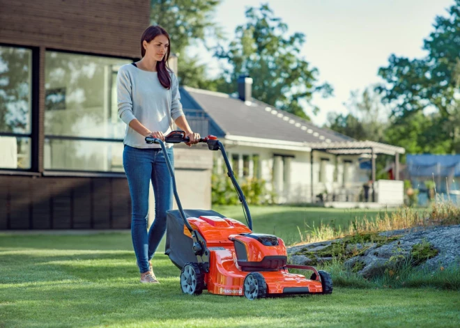 Kuri ir labāki – robotizētie, akumulatora vai benzīna zāles pļāvēji?