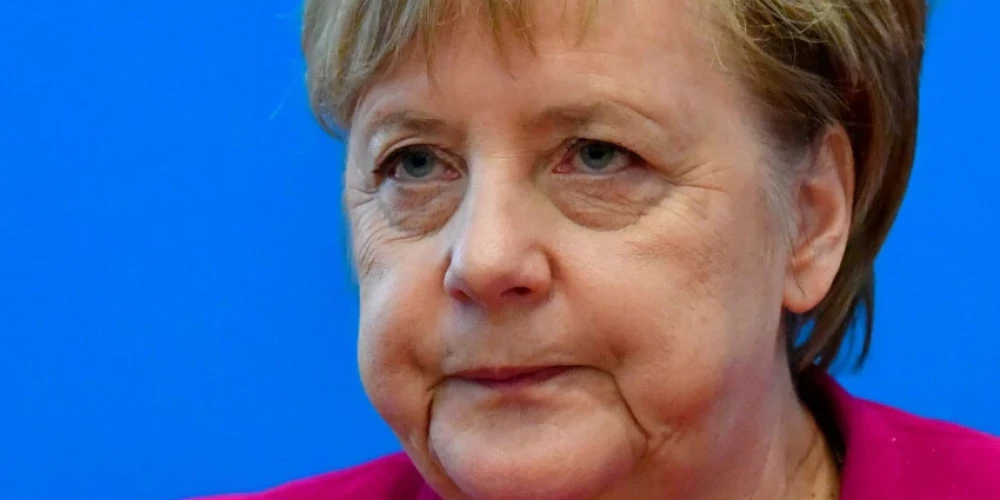 Merkele apliecina solidaritāti ar Ukrainu "barbariskajā karā"