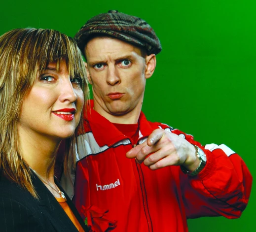 Kādreiz Aldis Kalniņš un Baiba Sipeniece-Gavare bija kolēģi un čomi. Nu Baibai ar Aldi sakarīgi parunāties lāgā neizdodas.  Arī sarunā ar Baibu viņas šovā Sviests manā galvā Aldis visu laiku runāja par Bībeli un Dievu.