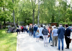 FOTO: ar garām rindām pie ieejas Brīvdabas muzejā sācies tradicionālais lielais gadatirgus