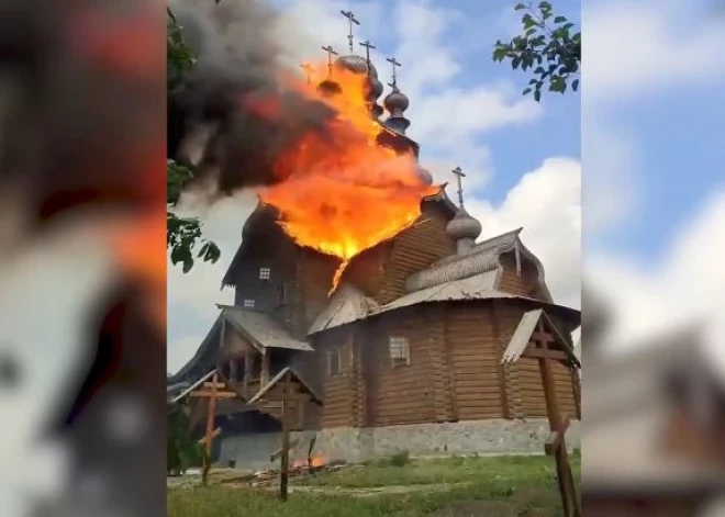 Из-за обстрелов в Украине сгорел уникальный деревянный храм