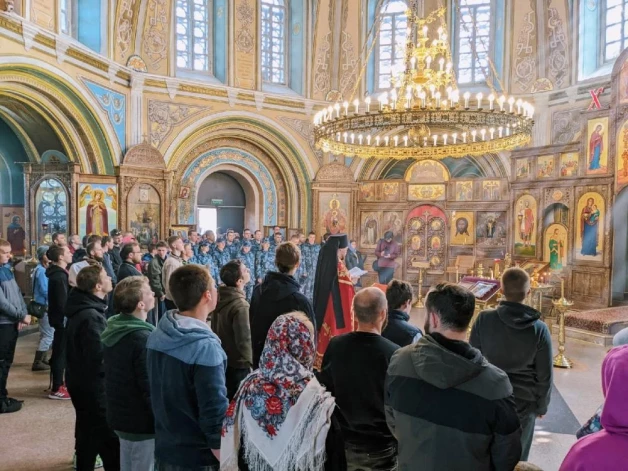 Granātu metējiem un Kalašņikova automātu pārzinātājiem Vladimiras eparhijā tika noturēts arī speciāls dievkalpojums.