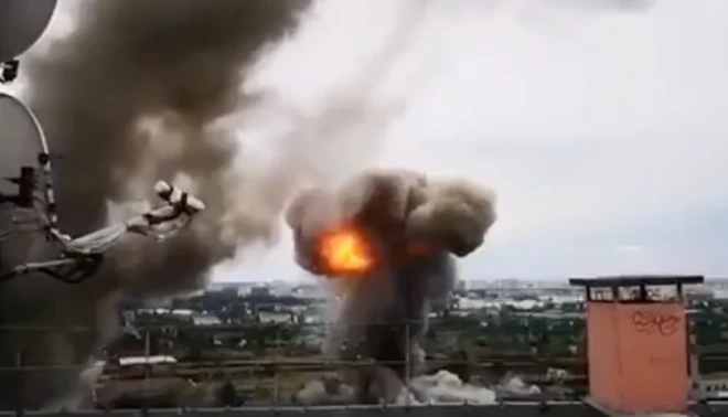 Četras Krievijas spēku raidītas raķetes svētdienas rītā trāpījušas Darnicas vagonu remonta rūpnīcas teritorijai Kijivā.
