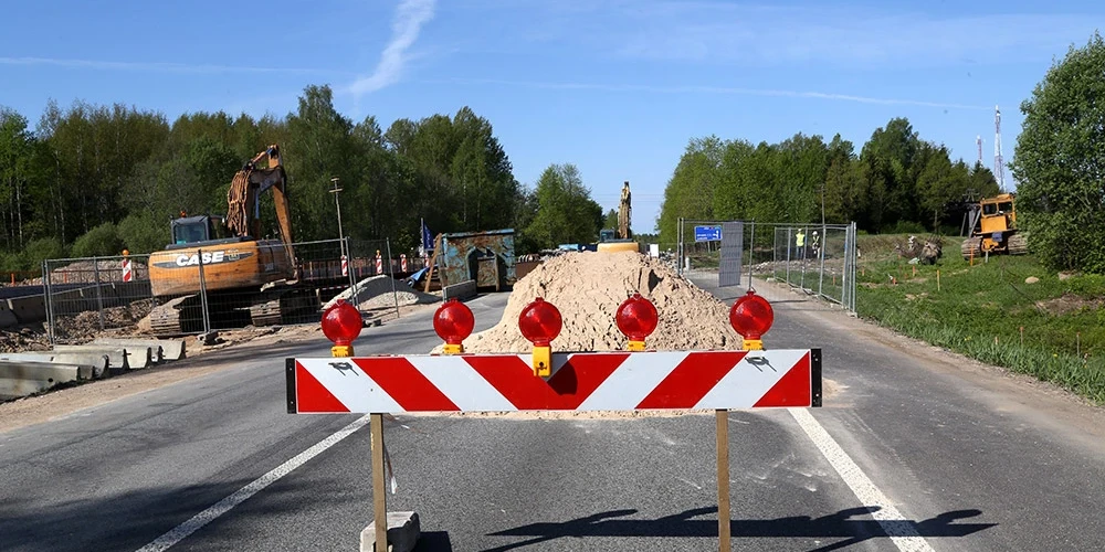 Svarīga informācija autovadītājiem: vairāk nekā 90 Latvijas ceļu posmos notiek remontdarbi