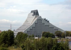 Latvijas Nacionālās bibliotēkas ēka.