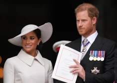 Princis Harijs un Megana Mārkla, apmeklējot pateicības dievkalpojumu Svētā Pāvila katedrālē Londonā.
