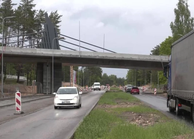 Будут пробки! В Саркандаугаве строительные работы задерживаются на полтора месяца