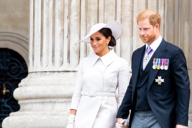 FOTO Megana Mārkla un princis Harijs pie Svētā Pāvila katedrāles Londonā.