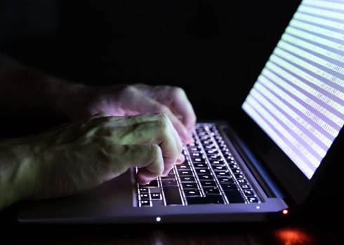 В 2021 году киберпреступники выманили у латвийцев 14,5 млн евро