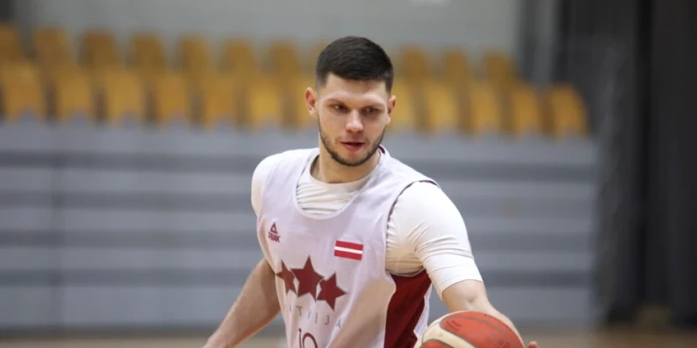 Latvijas izlases brīvprātīgajos treniņos piedalās 16 basketbolisti, tajā skaitā arī Lomažs
