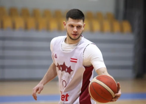 Latvijas izlases brīvprātīgajos treniņos piedalās 16 basketbolisti, tajā skaitā arī Lomažs