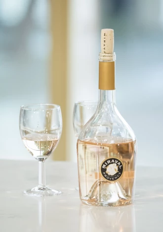 Franču vīns, ko ražoja Pita un Džolijas īpašumā esošais uzņēmums “Miraval”.