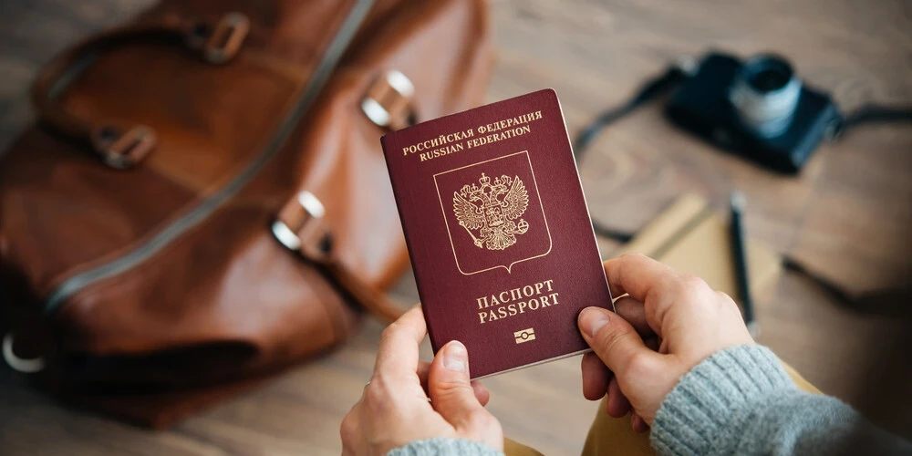 После 24 февраля Латвия выдала визы лишь 373 россиянам. Кто эти люди?