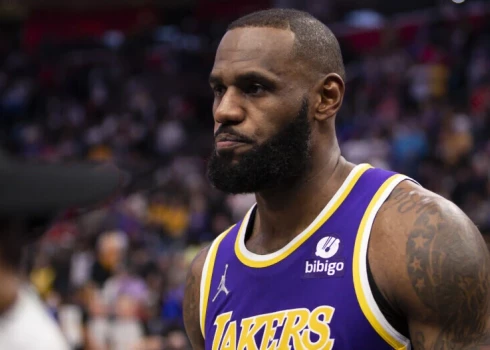 "Pavisam noteikti vēlos nopirkt komandu. Gribu lai tā būtu Lasvegasā," paziņoja NBA zvaigzne Lebrons Džeimss.