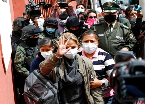 Bolīvijas eksprezidentei Anjesai piespriests 10 gadu cietumsods