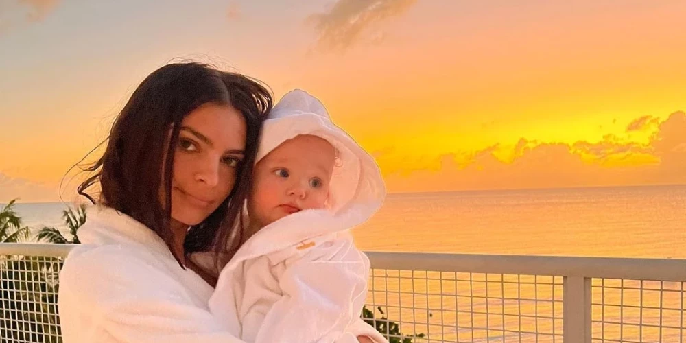 Эмили Ратаковски и ее сын