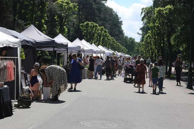 Pasākuma organizētāji norāda, ka visa tirdziņā atrodamā produkcija ir radīta Latvijā.