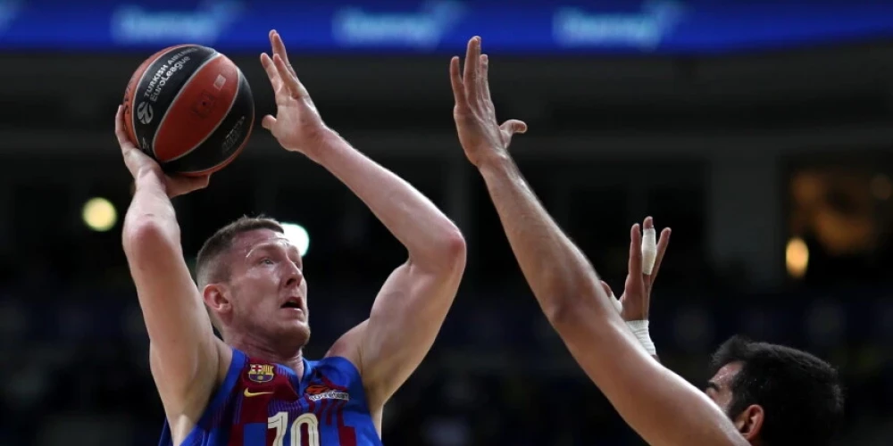 Šmitam astoņi punkti "Barcelona" pārliecinošā zaudējumā ACB finālsērijas pirmajā spēlē