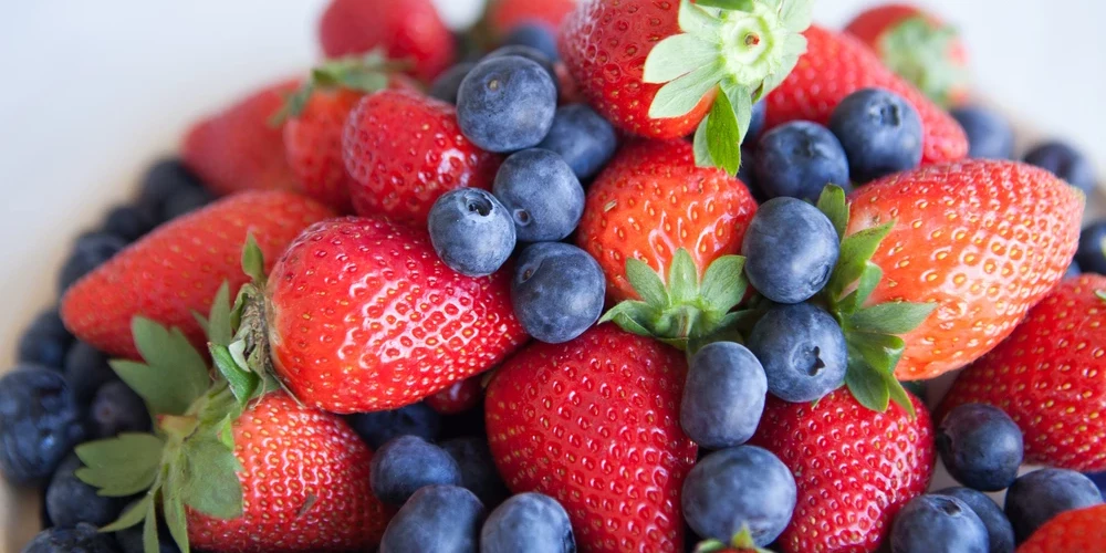 Как правильно есть фрукты и ягоды летом, чтобы получить максимум пользы?
