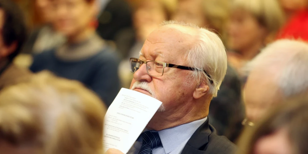 Saeimas komisija atbalsta pensijas vecuma radošajām personām reizi gadā piešķirt atbalstu divu Latvijas vidējo pensiju apmērā
